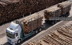 Chiếc xe tải chở gỗ chạy điện lớn nhất thế giới có thể chở được 80 tấn