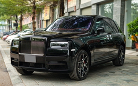 Rolls-Royce Cullinan Black Badge - 'Viên kim cương đen' hàng sưu tầm siêu lướt giá gần 40 tỷ đồng