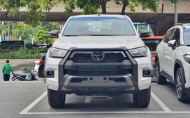 Toyota Hilux 2023 bản "full option" về Việt Nam: Giá gần 1,1 tỷ, thêm trang bị đấu Ranger Wildtrak