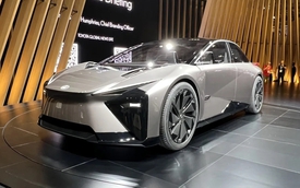 Đây sẽ là xe điện Lexus cạnh tranh BMW i4: Nội thất làm từ tre, kín màn hình, chạy gấp đôi xe thông thường