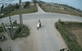 Ô tô tải lao xuống ruộng khi tránh nam sinh chạy xe đạp điện, phụ huynh 'tái mặt' khi xem clip