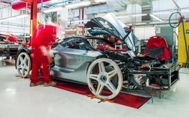 Muốn 'chơi' xe Ferrari này ở Việt Nam phải sẵn rất nhiều tiền: Quệt móp 1 vết có thể tốn cả chục tỷ tiền sửa