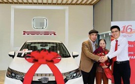 Mua ô tô tặng bố mẹ, cô gái Nghệ An bấm được biển VIP 12345