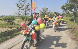 Đám cưới rước dâu bằng hàng chục xe Cub ở Hà Tĩnh 'gây sốt'