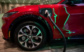 Cuộc chiến dìm giá xe điện có nguy cơ thành ‘bom xịt’: Chỉ khách hàng được lợi, Tesla, Ford hạ giá bán sẽ ‘thiệt thân’