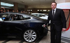 Động thái của 'gã nhà giàu' Tesla khiến các công ty xe điện nhỏ lo sợ: Sẵn sàng hy sinh lợi nhuận để hạ giá bán, dìm đối thủ tới chết