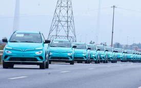Đoàn taxi điện VinFast rời nhà máy về Hà Nội, chuẩn bị vận hành trong tháng 4