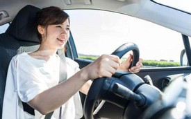 Phụ nữ nên học bằng lái xe ô tô loại gì để phù hợp và 10 bí quyết để chị em chắc tay lái