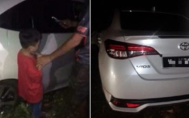 Bé trai 6 tuổi ở Malaysia rủ em trai 3 tuổi lái ô tô của bố mẹ đi mua ô tô đồ chơi