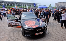 Bộ đôi xe VinFast độ loa hơn 2 tỷ đồng, thu hút người Việt nghe nhạc trên ô tô