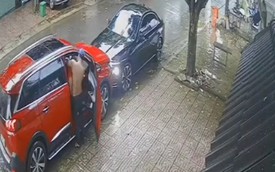 Clip toàn cảnh vụ người đàn ông lái ô tô liên tục húc xe con trước cổng nhà vợ cũ