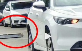 Ô tô điện Trung Quốc rơi pin khi đang di chuyển, tài xế ‘đứng hình’