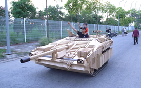 Ông bố Bắc Ninh mất 3 tháng làm xe tăng gỗ tặng con trai: ‘Muốn con sở hữu đồ chơi không bao giờ hỏng’