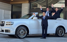 ‘Xe chủ tịch’ Toyota Century SUV có bản mui trần, nội thất tinh chỉnh cho người đứng được bên trong