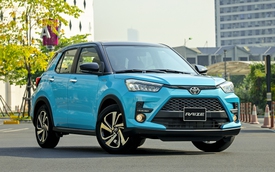 Toyota VN giảm giá: Raize lần đầu dưới 500 triệu, Yaris Cross từ 650 triệu, Fortuner thêm trang bị đấu Everest