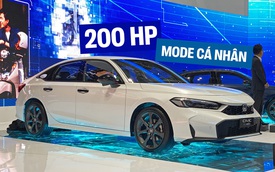 Bộ 3 xe hybrid ra mắt tại VMS 2024: Giá trên dưới 1 tỷ, Camry đổi pin công nghệ mới, Civic thêm chế độ lái như xe Âu