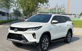 Đại lý báo Toyota Fortuner Legender thêm bản máy xăng tại Việt Nam: Đắt hơn máy dầu 5-45 triệu, bán ra tháng sau cạnh tranh Everest