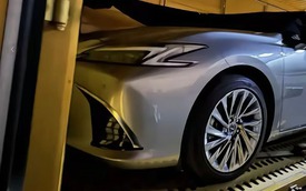 Lexus ES 2025 lộ diện ngoài đời thực: Thiết kế tinh chỉnh, dễ có màn mới, nhưng một số điểm sẽ khiến nhiều người thất vọng