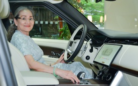 Mẹ Lý Nhã Kỳ nhận xe 15 tỷ con gái mua tặng: "Chi nhiều tiền cho cha mẹ cũng là cách báo hiếu"