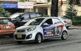 Xe taxi dán logo quảng cáo web cờ bạc nghênh ngang diễu phố Hà Nội