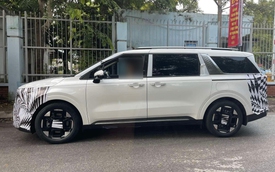 Kia Carnival 2024 lộ diện tại Việt Nam: Thiết kế đẹp hơn, mâm xe để lộ thông tin phiên bản