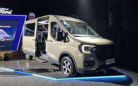 Chi tiết Ford Transit 2024 bản cao cấp nhất tại Việt Nam: Giá gần 1,5 tỷ, ghế thương gia, TV Android lớn, trần tích hợp LED ‘xịn sò’