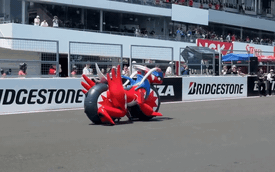 Honda có motor Pokémon: Không chạy nhờ bánh mà nhờ... chân trước sau