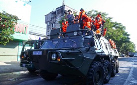 Công an Hà Nội dùng xe đặc chủng sơ tán hơn 11.000 người dân vùng ngoại thành