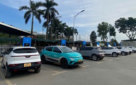 Người dùng xe điện ở Hà Nội bất ngờ với độ phủ “nhanh như điện” của trạm sạc V-Green