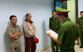 Bắt khẩn cấp 2 đối tượng dùng ô tô truy đuổi, chặn đầu xe CSGT để quay clip tung lên mạng