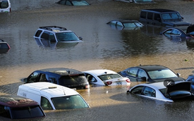 Ô tô ngập nước vì bão Bualoi: Khi nào bảo hiểm đền bù, khi nào không?