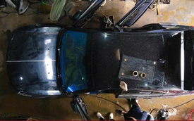 Ô tô thành cục sắt sau ngập lũ, chủ xe khốn đốn với chi phí sửa tốn trăm triệu