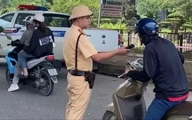 CSGT Hà Nội đồng loạt ra quân kiểm tra nồng độ cồn