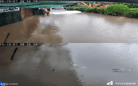 Khoảnh khắc khiến bao người "đứng tim" trên phố Hà Nội sáng 7/10: 13 giây gây tranh cãi