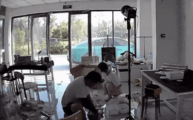 Xe điện Trung Quốc bỗng 'bỏ nhà ra đi', chủ xe hộc tốc đuổi theo: Rõ ràng không có ai ngồi ở ghế lái mà