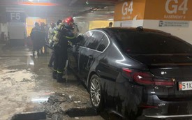 Ô tô BMW phát hỏa trong hầm gửi xe trung tâm thương mại ở TPHCM