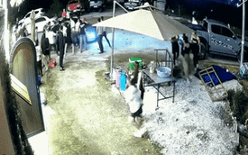 Ô tô lao vào đám đông, gây hỗn loạn: Nữ chủ quán hé lộ mâu thuẫn sau câu "đứa nào đòi ăn thằng em tao?"