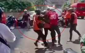 Nam shipper bị nhóm đồng nghiệp lao vào đánh giữa đường: Nguồn cơn bất ngờ