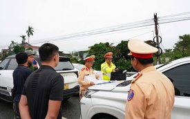 Ô tô "chiếm" cầu để tránh lũ sẽ bị xử lý như thế nào?