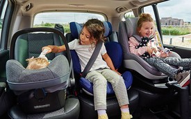 Thiết bị an toàn phù hợp cho trẻ em trên ô tô có nhất thiết là ghế trẻ em?
