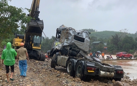 CLIP: Xe đầu kéo trong vụ tài xế bị lũ cuốn ở Quảng Trị đã được trục vớt, hé lộ hình ảnh đầu tiên