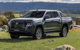 Gần như 'song sinh' nhưng Nissan Navara 2026 vẫn lái khác biệt với Mitsubishi Triton nhờ chi tiết này