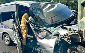 Giải cứu nữ hành khách mắc kẹt trong ô tô biến dạng sau va chạm