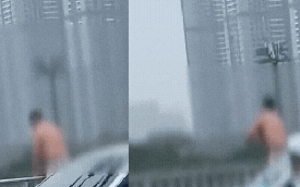 Nhân chứng kể lại thời điểm người đàn ông cầm hung khí đâm vào người, nhảy xuống sông Sài Gòn