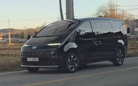 Hyundai Staria 2026 lộ diện trên đường thử: Ngang cỡ Kia Carnival, cần số núm xoay giống Santa Fe