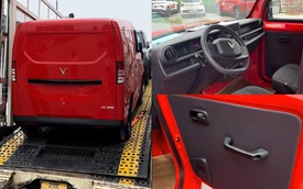 VinFast EC Van lần đầu lộ rõ nội thất: Thiết kế tối giản tương đồng VF 3, nâng/hạ kính bằng điện