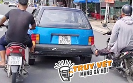 Hai người đàn ông dùng chân đẩy ô tô gây chú ý ở Nha Trang