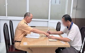 CSGT TPHCM phạt tài xế xe buýt 19 triệu đồng vì vượt đèn đỏ ngay giao lộ