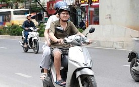 Không gửi được xe máy điện, mỗi ngày tôi dắt lên tầng 4 nhà tập thể cũ