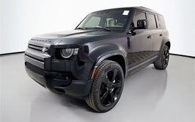 Land Rover Defender facelift chốt ra mắt ngày 20/12: Màn hình to ngang laptop, 2 động cơ hybrid và thêm máy V8 'mượn' từ BMW